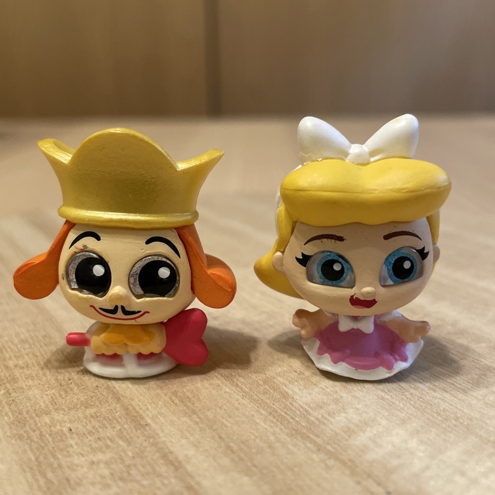 Disney Doorables Lot 2 Young Cinderella King of Hearts Alice Wonderland Series 8